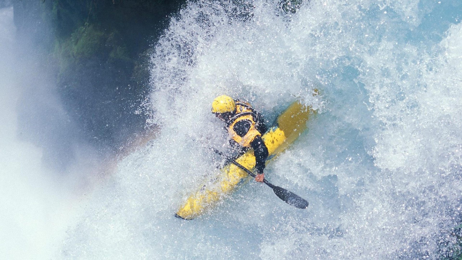 _极限冲浪：在浪尖挑战自我_，22岁玩极限冲浪淹死在海里