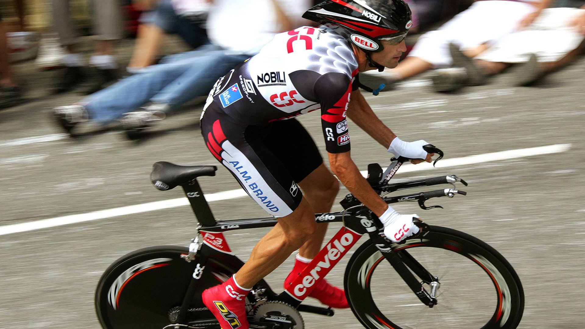 “豪车极速：性能与美学的极致表现”，豪车欣赏