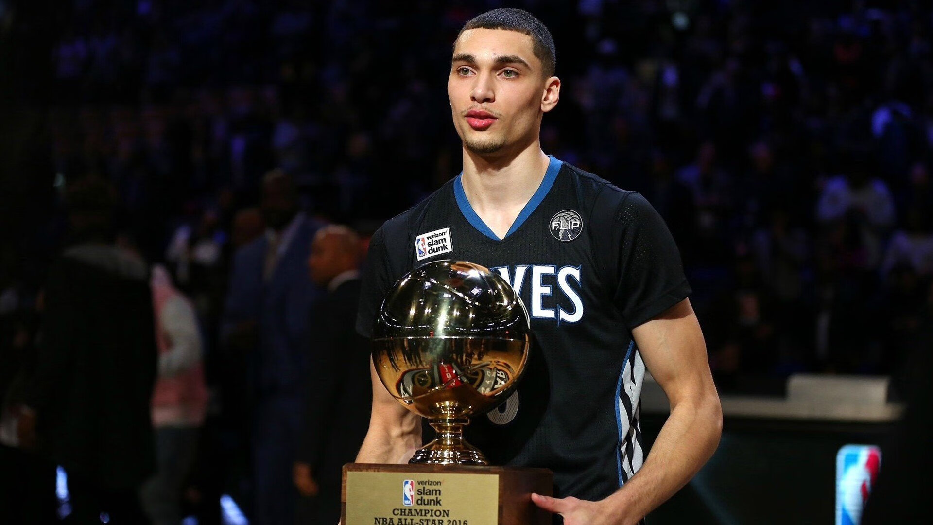 球员“赛场之外”的精彩：慈善、娱乐与商业多面手，足球明星慈善赛